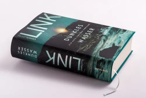 Dunkles Wasser*Blanvalet Verlag Hot
