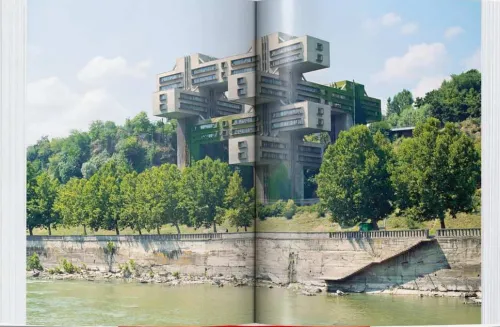 Frédéric Chaubin. CCCP. Cosmic Communist Constructions Photographed. 40th Ed.*Taschen GmbH